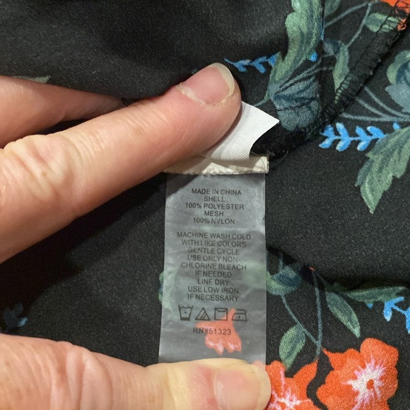 VINCE CAMUTO Floral Mesh Yoke Oversized Blouse Size Small - Picture 11 of 14